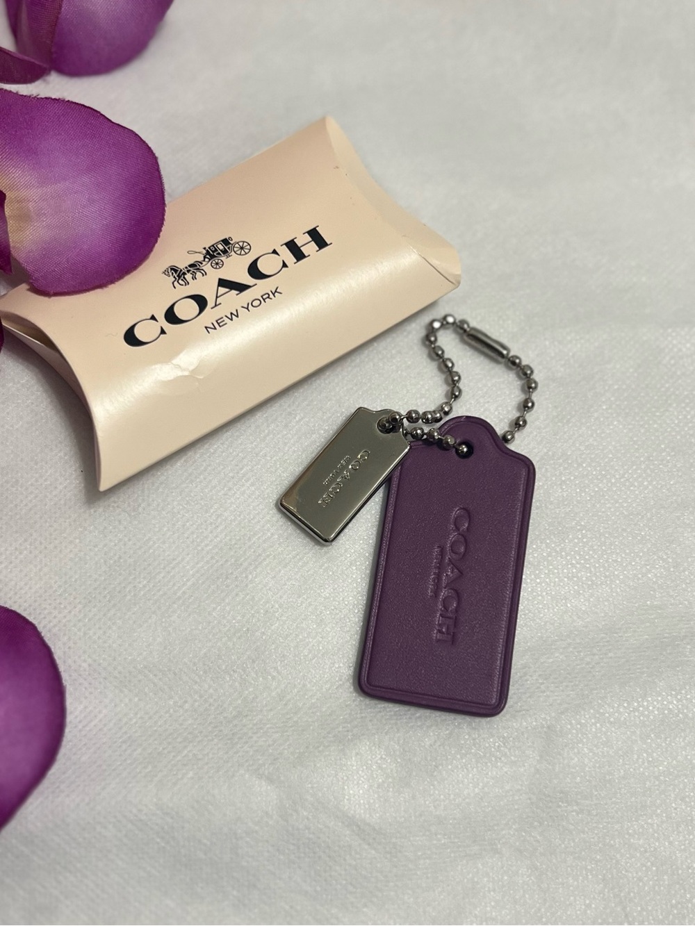NWOT Coach New York hangtag lot Keychain in Purple and silver - Picture 2 of 5